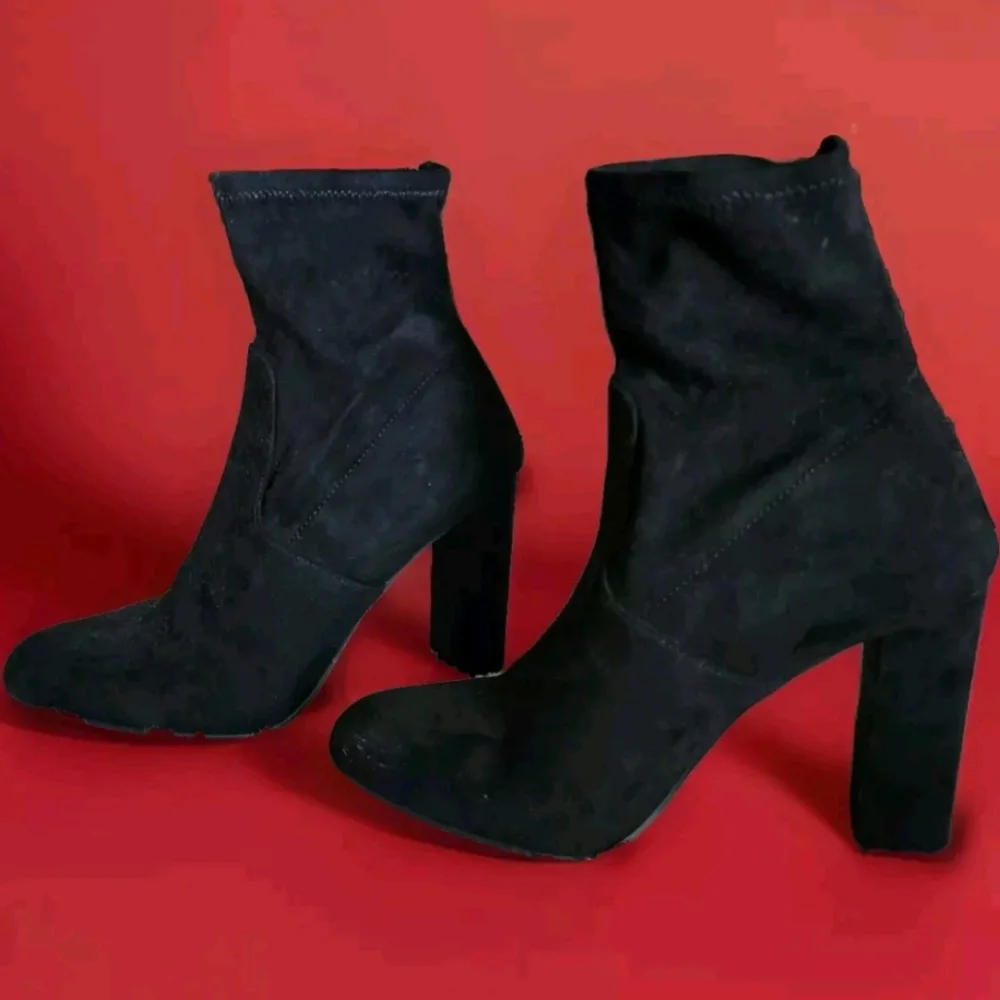 Steve Madden Brisk Black Suede Back Zip Ultra High Heel Ankle Boots Size 10 - Picture 4 of 4